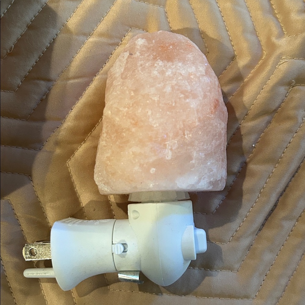 Himalayan Salt Crystal Night Light - Picture 4 of 6